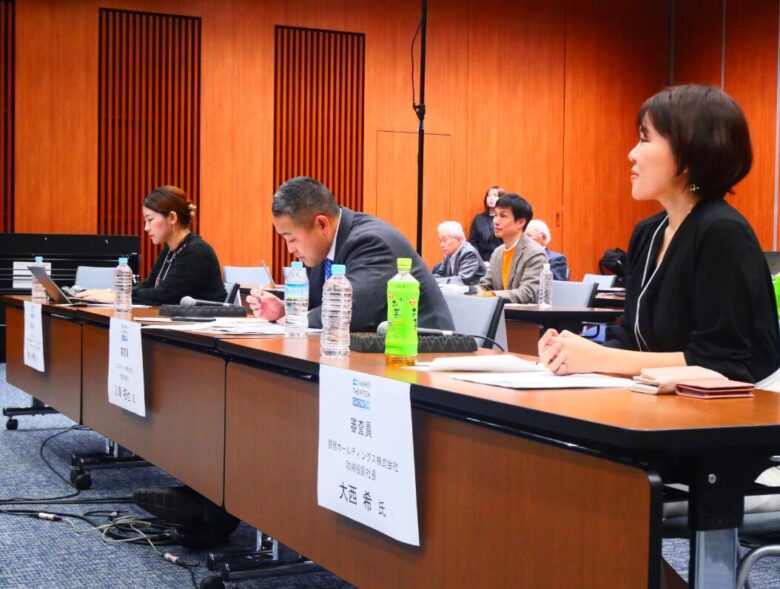 NIKKEI THE PITCH 北海道ブロック大会で真剣に発表を聞く審査員たちの様子